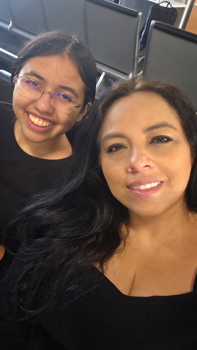 On my way to Iowa/Nebraska to move in my kiddos into college. Good luck to all students during this new school year. 

#ilovedoc #reyesdental #college #university #moveinday #collegetrip @unlincoln @coecollege <a href="/coravall/">Carlos A. Rodriguez</a>