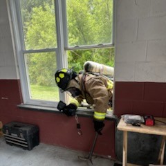CCFR_GA's tweet image. Crews from Firehouse 16, Firehouse 15, Firehouse 5, Engine 14, and Life Squad 3 came together for a joint training focused on Vent, Enter, Isolate, Search (VEIS) techniques — including victim extrication through a window.
Way to go, team! Great work by all the crews involved!