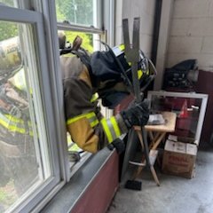 CCFR_GA's tweet image. Crews from Firehouse 16, Firehouse 15, Firehouse 5, Engine 14, and Life Squad 3 came together for a joint training focused on Vent, Enter, Isolate, Search (VEIS) techniques — including victim extrication through a window.
Way to go, team! Great work by all the crews involved!