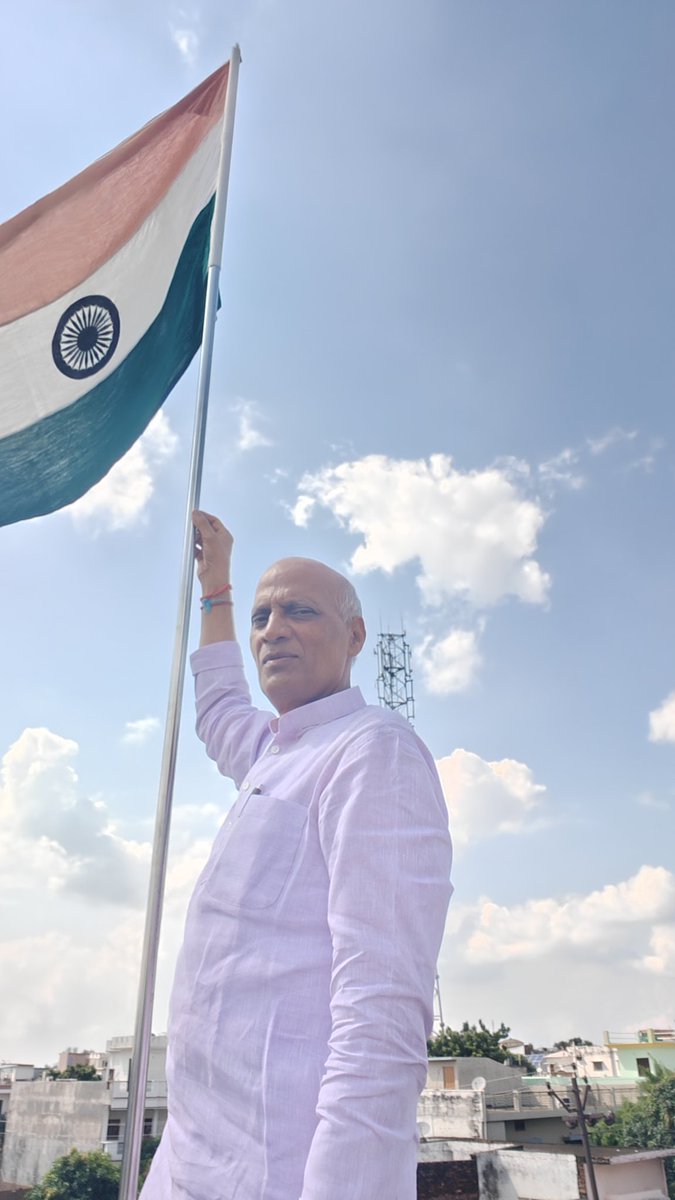 Mahendra Pal Singh (मोदी का परिवार) (@bjpmpsingh) on Twitter photo स्वतंत्रता दिवस के पावन अवसर पर आज #HarGharTiranga अभियान के अंतर्गत अपने आवास पर तिरंगा फहराया।
हमारी एकता का उद्घोष, हमारी अखंडता का संकल्प, हमारी संप्रभुता और गौरव का अमर प्रतीक... 'हमारा तिरंगा
जय हिंद!🇮🇳
<a href="/myogiadityanath/">Yogi Adityanath</a> स्वतंत्रता दिवस के पावन अवसर पर आज #HarGharTiranga अभियान के अंतर्गत अपने आवास पर तिरंगा फहराया।
हमारी एकता का उद्घोष, हमारी अखंडता का संकल्प, हमारी संप्रभुता और गौरव का अमर प्रतीक... 'हमारा तिरंगा
जय हिंद!🇮🇳
<a href="/myogiadityanath/">Yogi Adityanath</a>