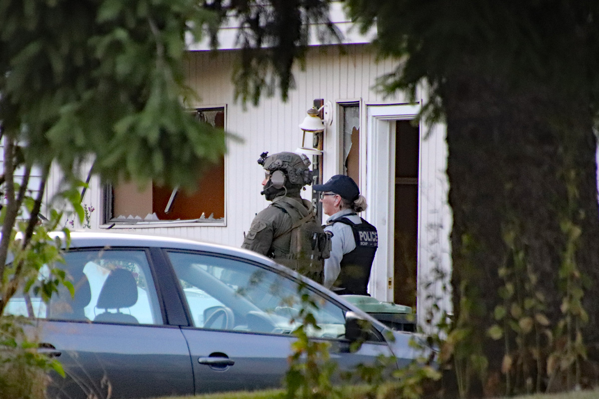 News Chaser (@1stduemedia) on Twitter photo July 14th in Langley Twp - A barricaded male was arrested after a 7+hour stand off at a home on 29B Ave in Aldergrove. No injuries reported. <a href="/LangleyRCMP/">Langley RCMP</a> <a href="/TOLFireFighters/">IAFF4550</a> <a href="/APBC873/">A. Paramedics Of BC</a> #ERT July 14th in Langley Twp - A barricaded male was arrested after a 7+hour stand off at a home on 29B Ave in Aldergrove. No injuries reported. <a href="/LangleyRCMP/">Langley RCMP</a> <a href="/TOLFireFighters/">IAFF4550</a> <a href="/APBC873/">A. Paramedics Of BC</a> #ERT