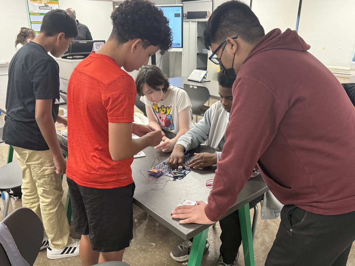 WesternTheSTEM's tweet image. 🚁 When you walk into the hallway expecting the usual chatter… but instead you hear the buzz of drones! Our students took flight today, learning how to navigate drones with precision &amp;amp; teamwork. 

#STEMInAction #DroneDay #LearningTakesFlight