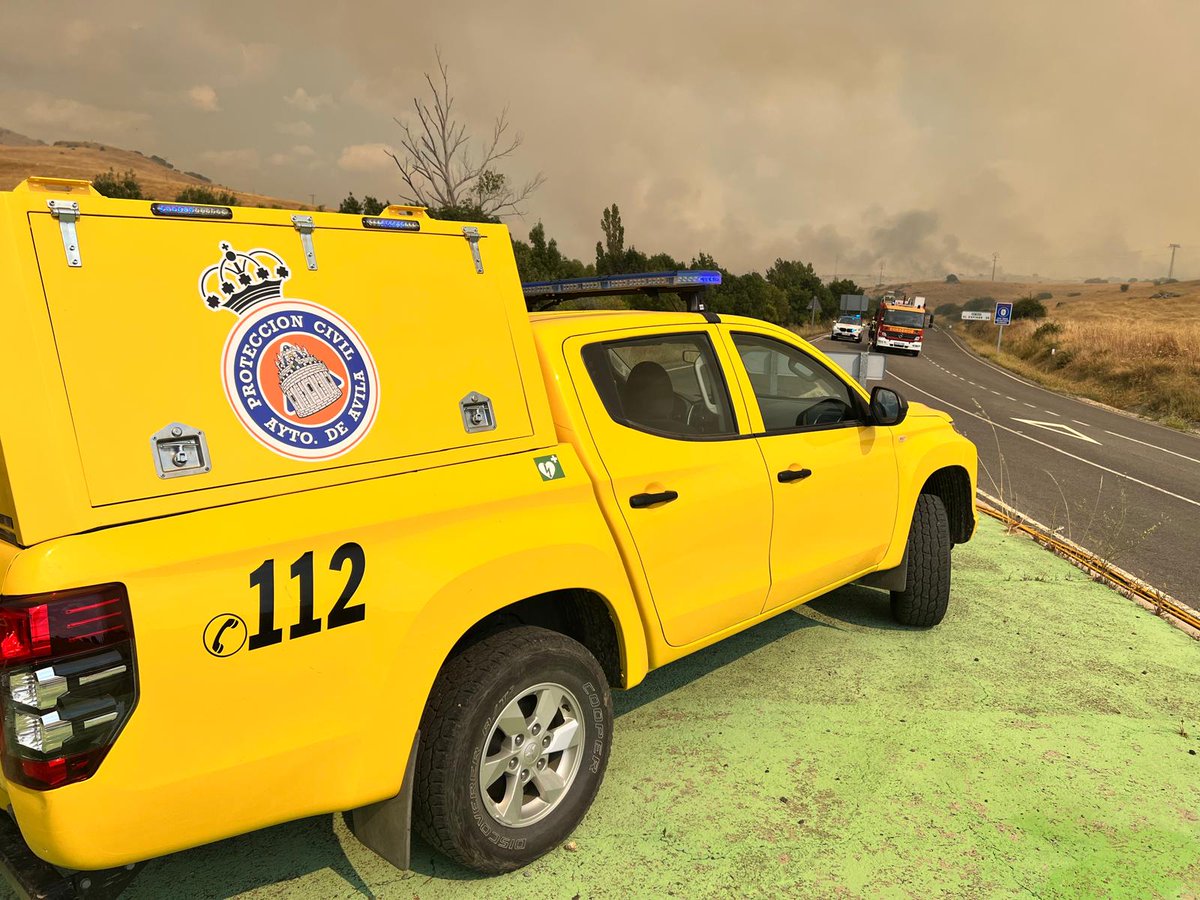 COPEPINARES's tweet image. #PolicíaLocalAv, #BomberosAv y @ProteCivilAvila participan en la evacuación de Urraca Miguel por el #IFElHerradonDePinares, declarado IGR-2.  

Se ha habilitado el centro municipal de Congresos y Exposiciones Lienzo Norte para acoger a los vecinos desplazados.