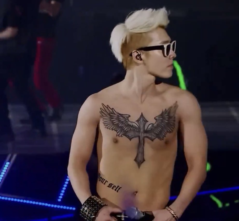 hae_hyuk_410's tweet photo. 10年後、体が倍に成長したドンヘと、お腹がアーティスト保護対象になっちゃったヒョクちゃん
#해은 https://t.co/164J8D5zlv
