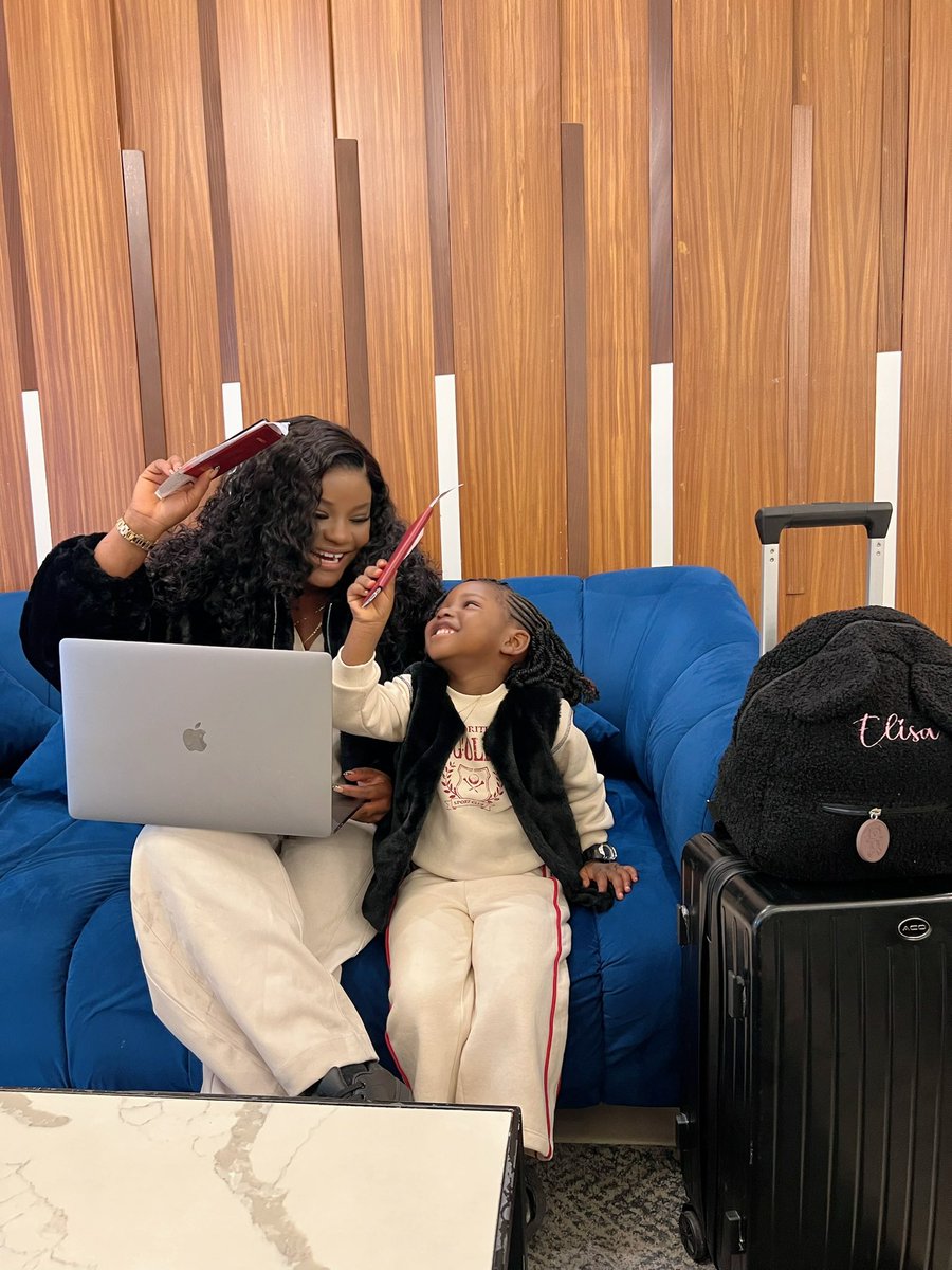 Après des mois de stress et de travail, j’ai décidé de m'octroyer quelques semaines de vacances en compagnie de ma Boss et  assistante Élisabeth Engombe ❤️

Mais bon, quand on est une femme entrepreneure, on peut bien être en vacances, mais notre esprit reste toujours dans le