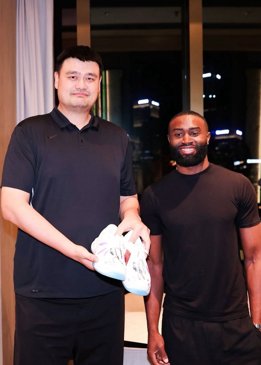 Jaylen Brown with Yao Ming 🔥