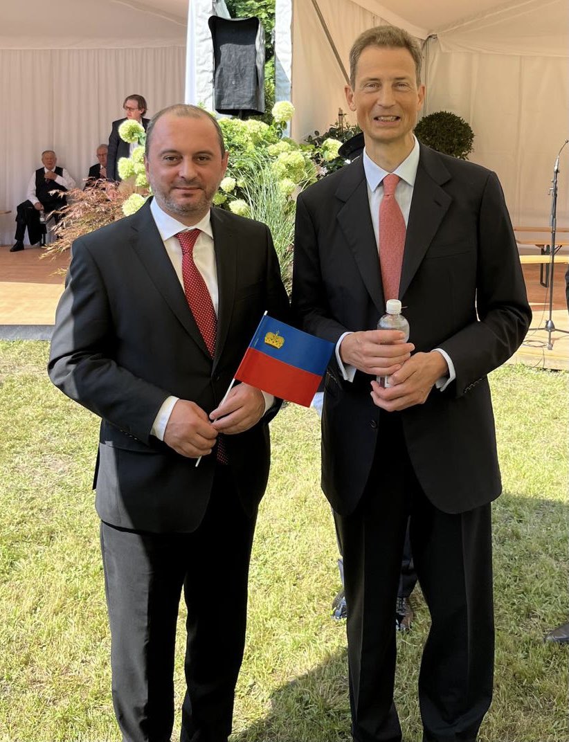 Viktor Yengibaryan (@vikyeng) on Twitter photo Herzliche Glückwünsche an das Fürstentum Liechtenstein zum Nationalfeiertag!
Dem liechtensteinischen Volk wünschen wir Frieden, Wohlstand und eine weiterhin erfolgreiche Zusammenarbeit zwischen unseren Ländern. 🇦🇲🤝🇱🇮
<a href="/MFA_LI/">Liechtenstein MFA</a> <a href="/MFAofArmenia/">MFA of Armenia🇦🇲</a> <a href="/ArmSpoxMFA/">Ani Badalyan, 🇦🇲 MFA Spokesperson</a> Herzliche Glückwünsche an das Fürstentum Liechtenstein zum Nationalfeiertag!
Dem liechtensteinischen Volk wünschen wir Frieden, Wohlstand und eine weiterhin erfolgreiche Zusammenarbeit zwischen unseren Ländern. 🇦🇲🤝🇱🇮
<a href="/MFA_LI/">Liechtenstein MFA</a> <a href="/MFAofArmenia/">MFA of Armenia🇦🇲</a> <a href="/ArmSpoxMFA/">Ani Badalyan, 🇦🇲 MFA Spokesperson</a>