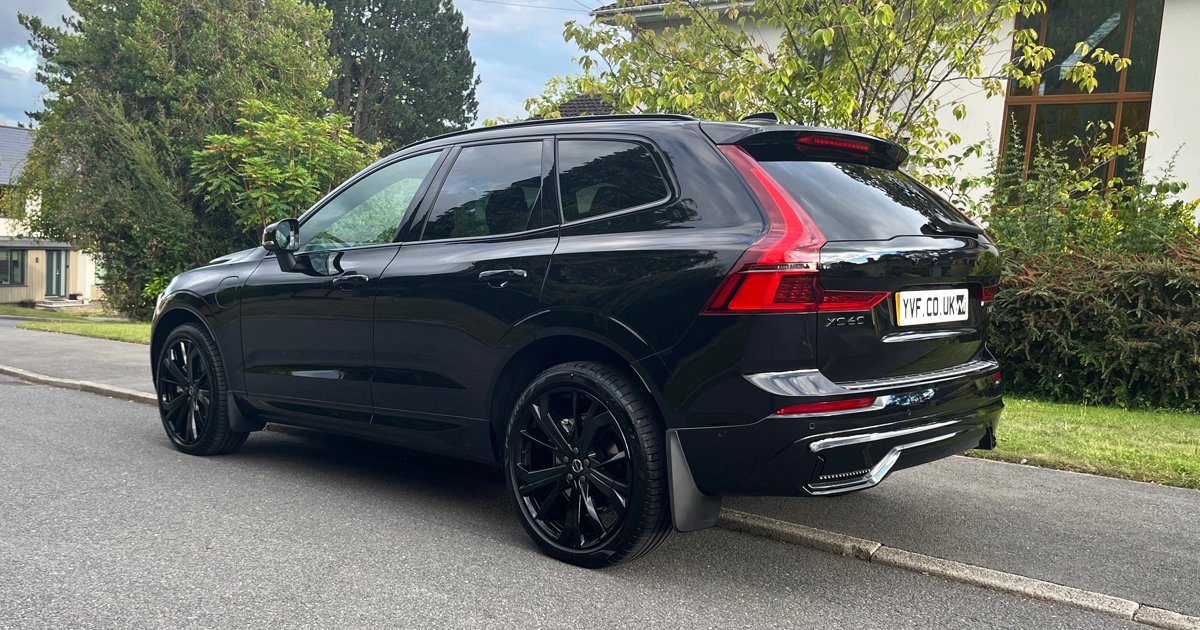 YVFinance's tweet photo. The Volvo XC60 Plug-in Hybrid Black Edition Plus AWD🤩

⭐️Top features:
- Heated steering wheel
- Heated front and rear seats
- 360 view camera
- Harman Kardon sound system
- Crystal gear shift
- Adaptive cruise control
- 21" 5-double spoke alloy wheels
and much more! https://t.co/fVdlu5xlzw