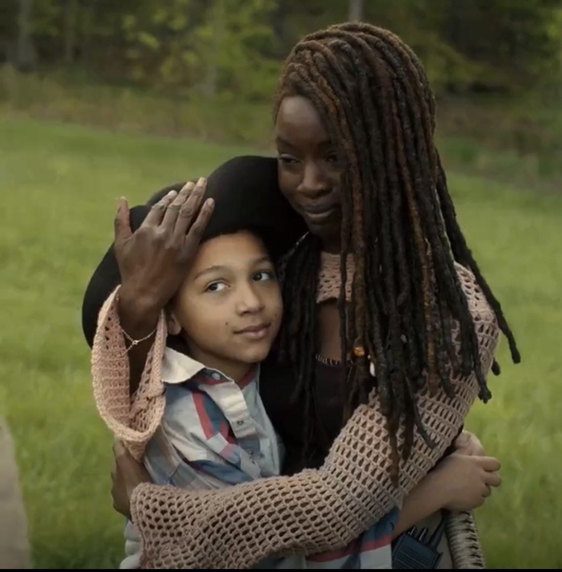 QueenOfTWDU's tweet photo. RickGrimesSr, RickGrimesJr, MichonneGrimes #MichonneGrimes #RickGrimes #RickGrimesJr #AndrewLincoln #DanaiGurira #AntonyAzor #RichonnesBabyBoy #TheGrimes #MrsRickGrimes #TheOnesWhoLive #ThisisCinema https://t.co/NMO6yQXGjN