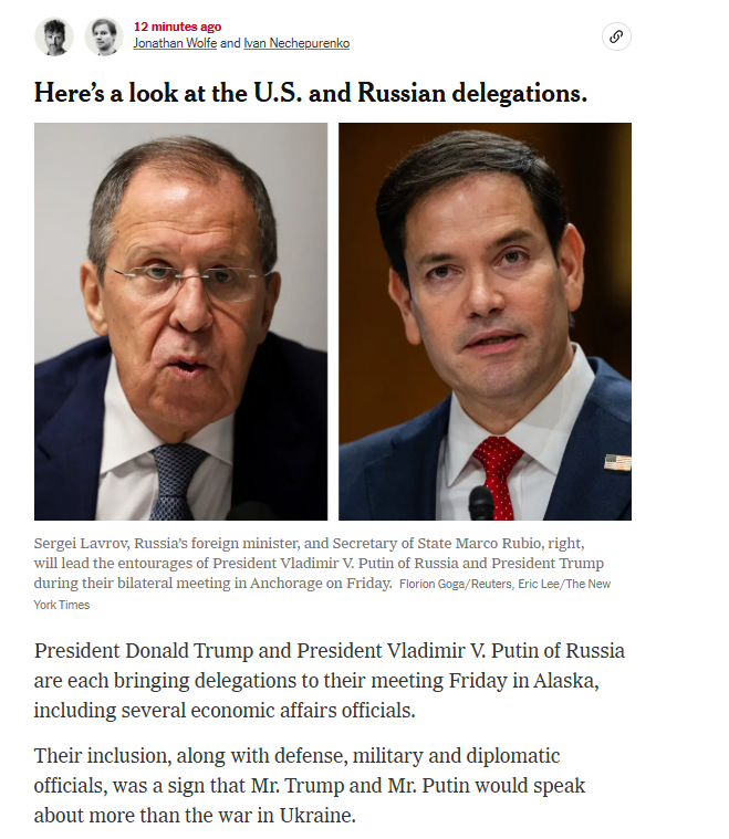 Minister spraw zagranicznych Rosji Siergiej Ławrow i sekretarz stanu Marco Rubio (po prawej) przewodniczą otoczeniu prezydenta Rosji Władimira W. Putina i prezydenta Trumpa podczas ich dwustronnego spotkania w Anchorage
