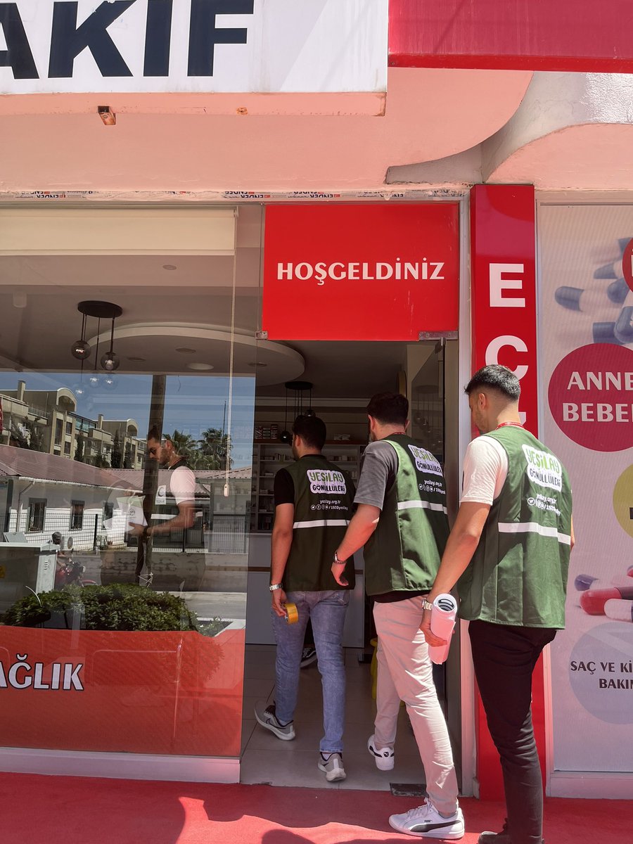 YesilayOsmaniye's tweet photo. Bağımlılıklardan uzak, sağlıklı hikâyeler için eczacılarımızla omuz omuza 💚

Toplum sağlığının ön safında yer alan değerli eczacılarımıza, YEŞİLAY'mızın başlattığı #BağımsızlıkSeferberliği 'ne sundukları katkı ve desteklerden dolayı teşekkür ediyoruz 🍀 https://t.co/urSCWO8JVB