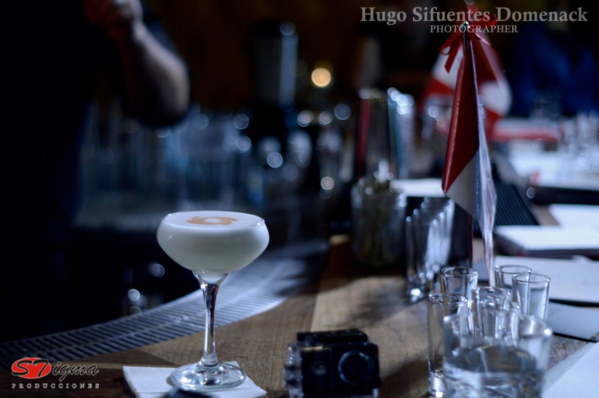 PaparazziModeOn's tweet photo. El fin de semana llegó… y mi cuerpo lo sabe 🍸
Entre miel y limón, el Pisco Sour hace magia.
La vida se ve mejor porque #PiscoEsPeru 😏
#WeekendMode #PiscoPower #BrindisPerfecto #ViralLatino https://t.co/H04qUN4vRy