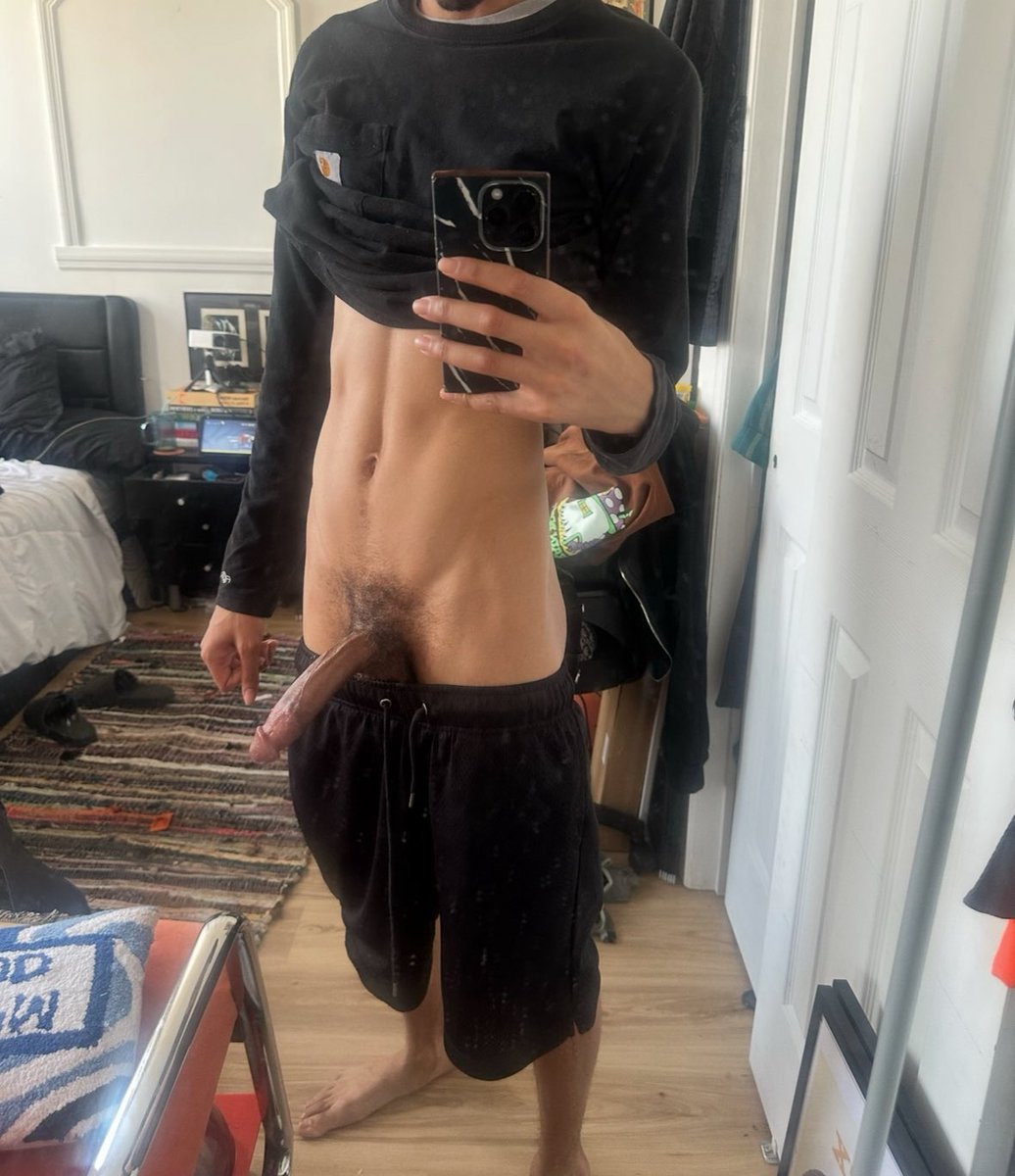 kingpriapus's tweet photo. Either way 💪 (still can’t touch) https://t.co/vHyoZY0rHL
