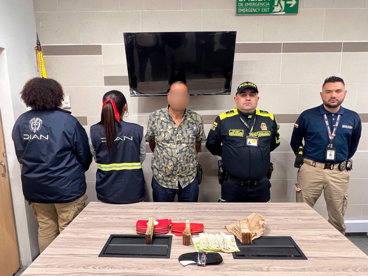 Migración Colombia (@migracioncol) on Twitter photo Gracias al trabajo de entrevista realizado por nuestros oficiales del grupo de Control a Viajeros en Condiciones Especiales del aeropuerto <a href="/BOG_ELDORADO/">Aeropuerto El Dorado</a>, <a href="/MigracionCol/">Migración Colombia</a> dejó a disposición de las autoridades a un ciudadano de Países Bajos que viajaba con 40.000 euros sin declarar. Gracias al trabajo de entrevista realizado por nuestros oficiales del grupo de Control a Viajeros en Condiciones Especiales del aeropuerto <a href="/BOG_ELDORADO/">Aeropuerto El Dorado</a>, <a href="/MigracionCol/">Migración Colombia</a> dejó a disposición de las autoridades a un ciudadano de Países Bajos que viajaba con 40.000 euros sin declarar.