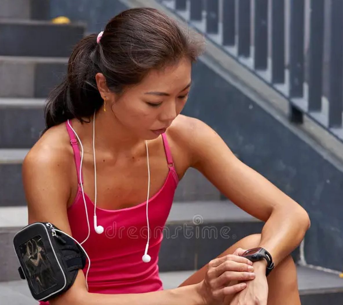 Wearables aren’t vanity gadgets, they’re workout coaches for longevity. A large Chinese study of 21,000 elders found that those using smart fitness devices improved their physical health with more frequent and longer exercise sessions frontiersin.org/journals/publi…