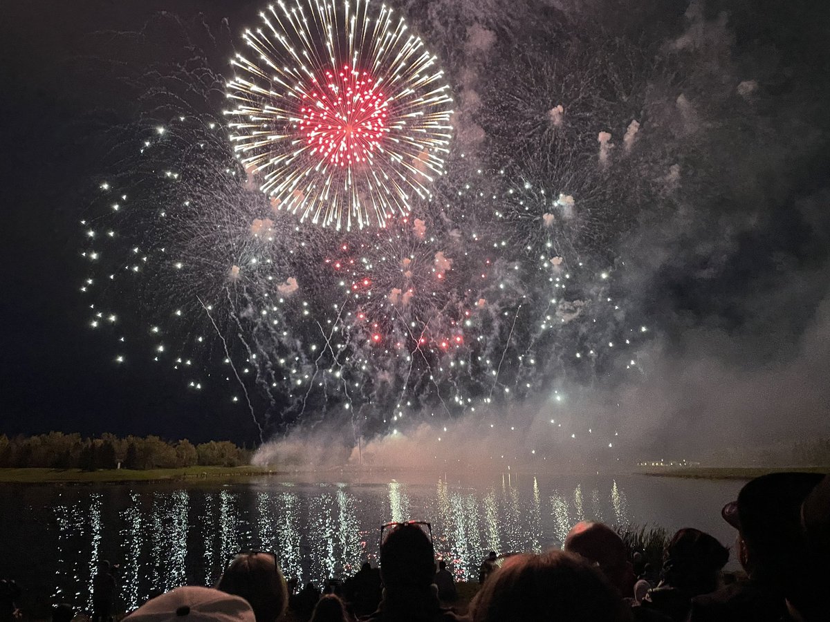 Treated yesterday to GlobalFest by <a href="/albertacounsel/">Alberta Counsel</a>. Thanks <a href="/RichardGotfried/">Richard Gotfried 高 飛 🇨🇦</a> and US Consul General Emily Fleckner. Team USA did not disappoint with fireworks. <a href="/CattleFeedersAB/">AB Cattle Feeders Association</a> <a href="/NACattleFeeders/">National Cattle Feeders</a>