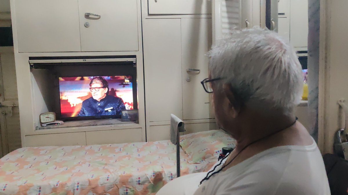 deeammehta's tweet photo. Dear @sonykbc10 @SonyTV @SrBachchan @BigBfans @Amitabhfans7 @AmitabhFansFb KBC  हमारे दादा दादी के लिए बहुत बड़ी asset है , क्या गजब मन लगा के वो देखते है , They r 90 &amp; 86. Big Salute to you Big B , Team SONY. @IndiaTVHindi @aajtak @DDNewsHindi https://t.co/Cg2ZEW3xxD