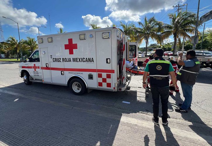 Cruz Roja Cancún invierte 7 millones en tres ambulancias dlvr.it/TMVyFL