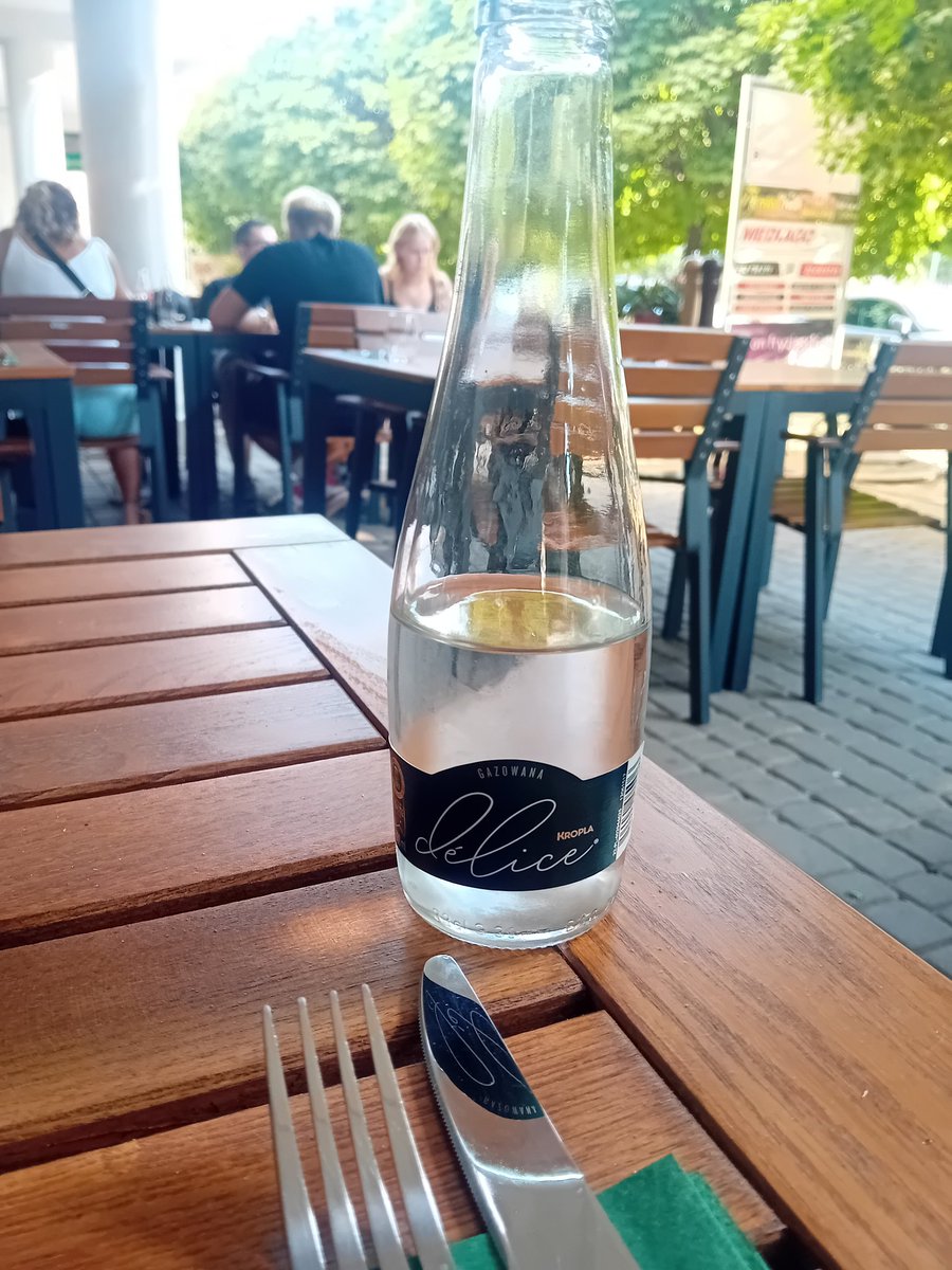 Попил водички. На 9 злотых...
Но, две конфетки дали!