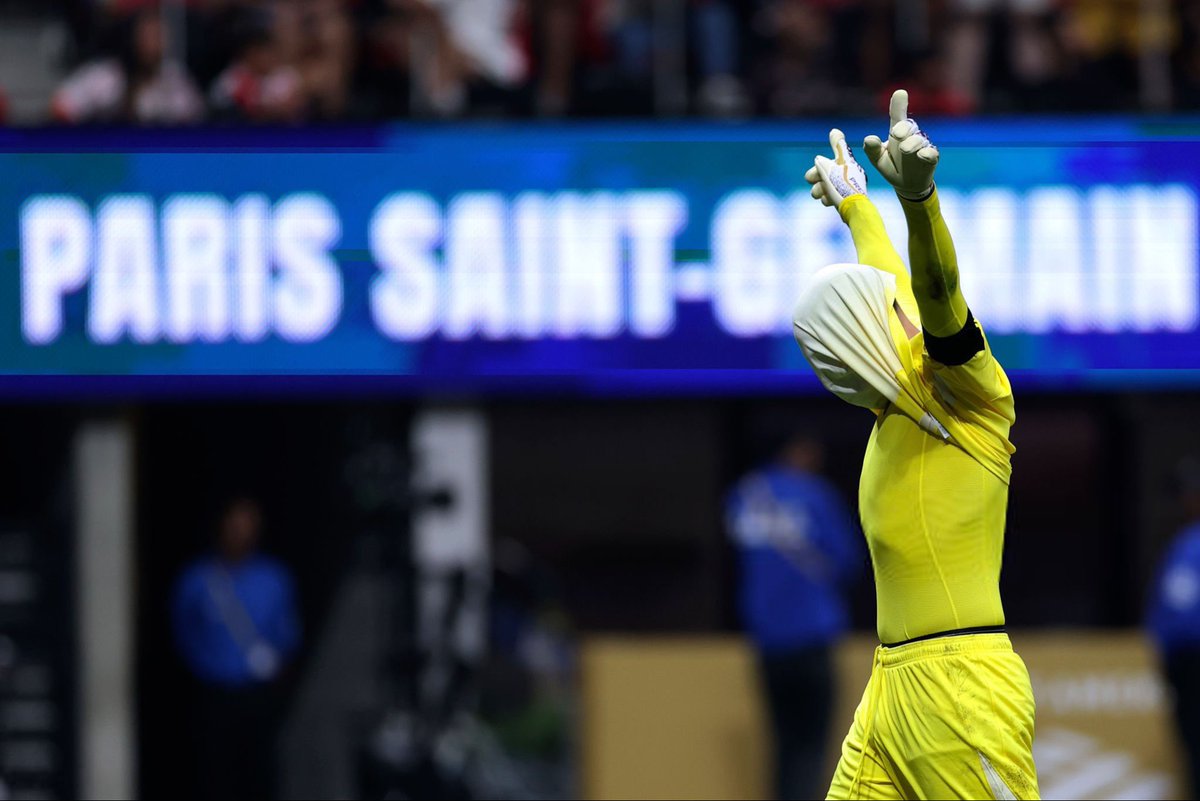 ℹ️ Dans le secret du divorce entre le PSG et Donnarumma :

🕵️ « Il s’est vu proposer un nouveau contrat, faisant de lui, à nouveau, l’un des gardiens de but les mieux payés au monde, mais il en voulait plus. Luis Enrique a donc dit : D’accord, passons à autre chose. », glisse un