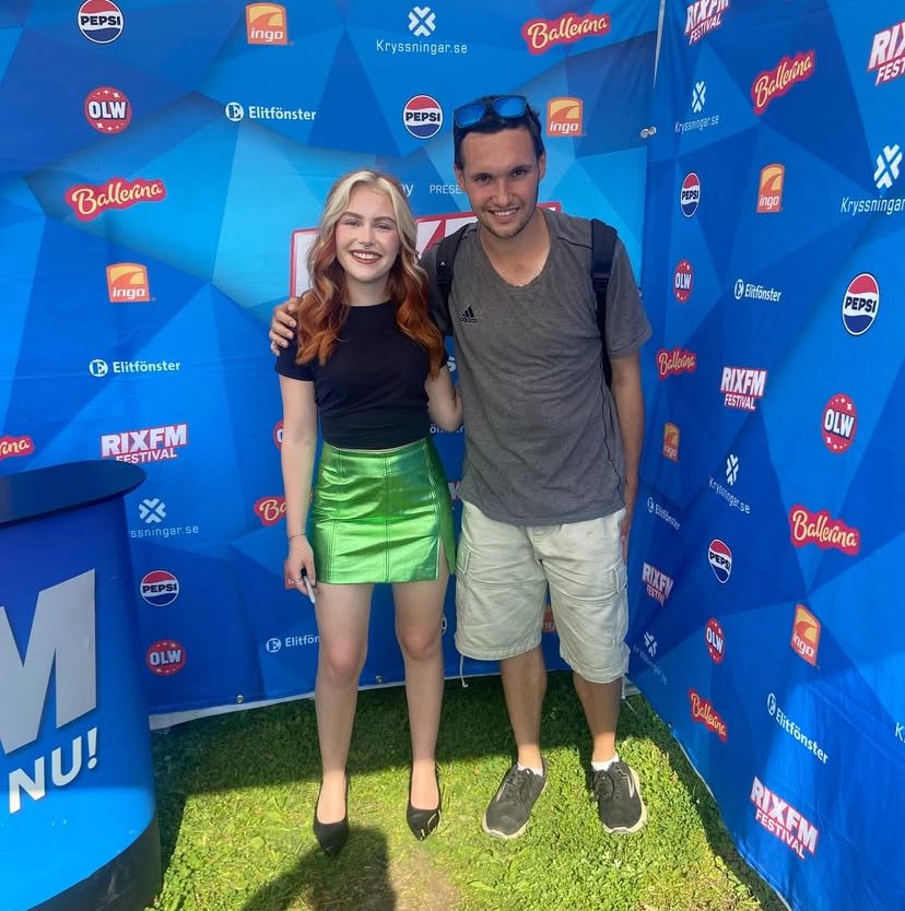 robertjed1996's tweet image. It’s always nice to meet them once more time. I met Saga Ludvigsson and Meira Omar. I will watch them perform on Rix FM Festival in Västerås

#rixfmfestival #rixfm
