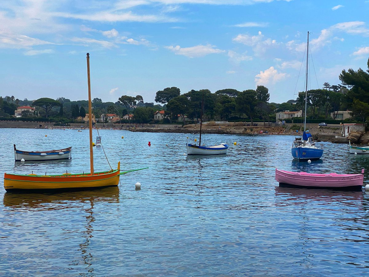RidhaMoumen69's tweet photo. #bateau à #glaces !
#Antibes #juanlespins
#lifestyle #cotedazurfrance #happyness #dolcevita #liberte #mediterranee #sunset #sunrise #amour #ete #aout #poesie #nature #photo #soleil #pointus #port #friandises #photographie
#france 🇫🇷 #italie 🇮🇹 #tunisie🇹🇳 #maroc🇲🇦 https://t.co/IfY83ARhac