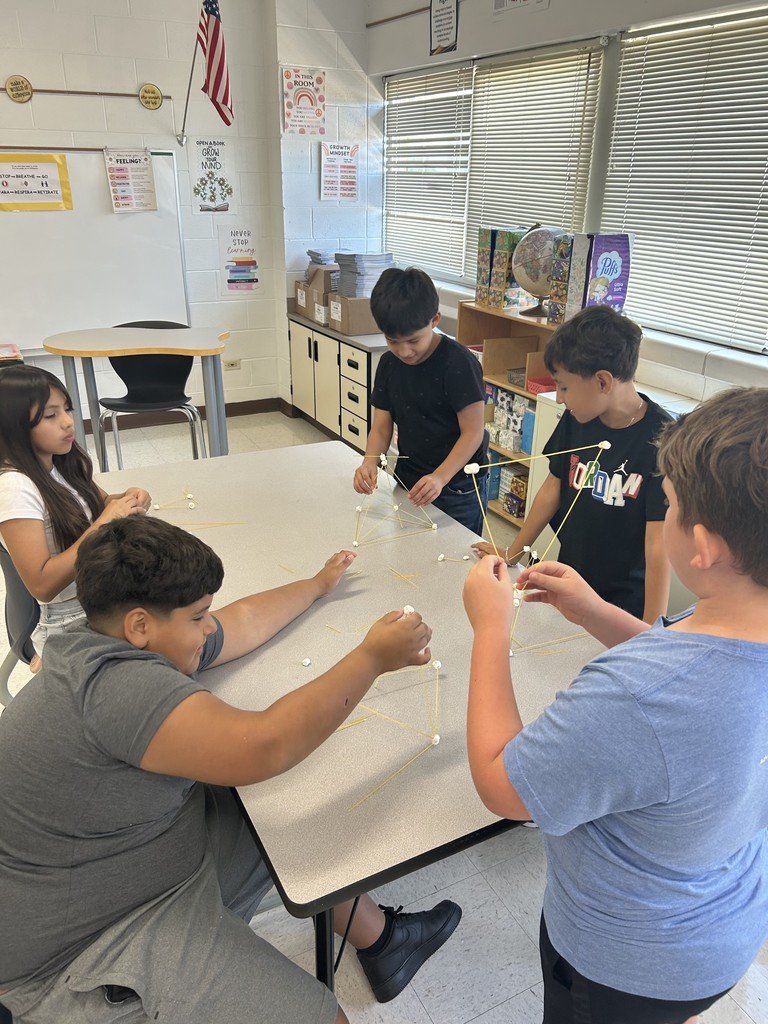 Ms. Britton's students put their teamwork to the test by building towers out of marshmallows and noodles.
🏗️✨
Los estudiantes de la Sra. Britton pusieron a prueba su trabajo en equipo construyendo torres con malvaviscos y fideos.
#JeffersonJourney🐝
