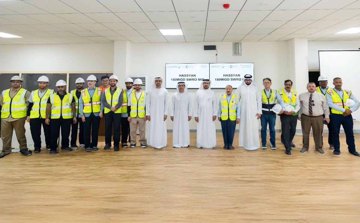 تفقدت اليوم سير العمل في المرحلة الأولى من مشروع محطة تحلية مياه البحر في مجمع حصيان. 

 يعتبر المشروع من أكبر مشاريع العالم لإنتاج المياه بتقنية التناضح العكسي لمياه البحر ضمن استراتيجية الهيئة لزيادة القدرة الإنتاجية لتحلية المياه في دبي، ويعد أول مشروع للهيئة في مجال المنتج