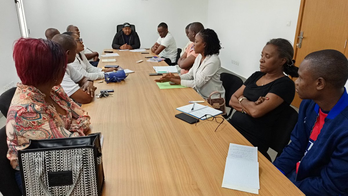 csberetvert's tweet photo. Première réunion administrative au Complexe Scolaire Le Béret Vert B, Général d’Armée André NGOMA.

#beretvert #complexescolaire #ecole #garderepublicaine https://t.co/7TaxcckU0o