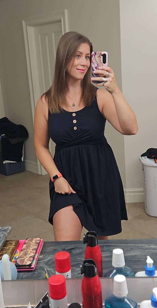 Samanthanolimit's tweet image. Friday outfit