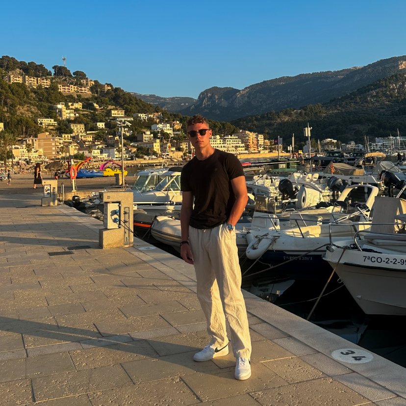 MartScripting's tweet image. Most YouTubers create content that gets views but zero sales.
Here's what changed everything for me:👇
After going broke trying to build my first business, I ended up in B2B sales selling office coffee systems to local businesses.
That's where I learned the psychology behind…