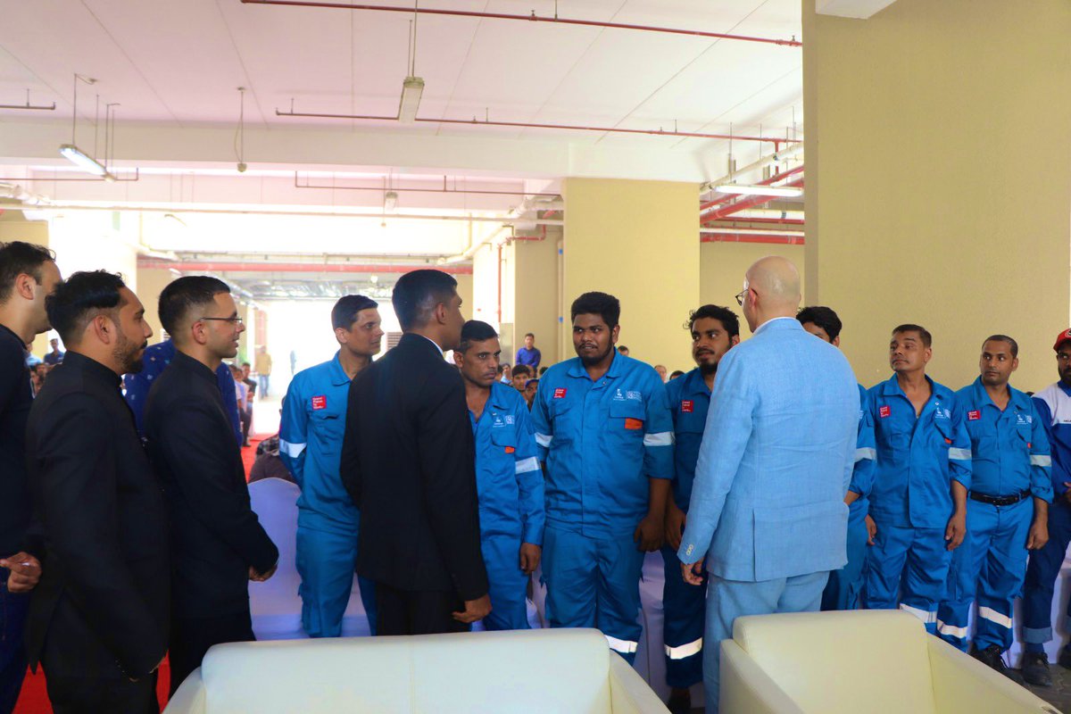 cgidubai's tweet image. Consul General Mr. Satish Sivan joined our brothers at the Oasis Investment Al Shirawi Contracting labor camp, Jabel Ali for the celebrations of #IndependenceDayIndia, followed by CPR session for social awareness by @zulekhahosptls, and a session on financial literacy.