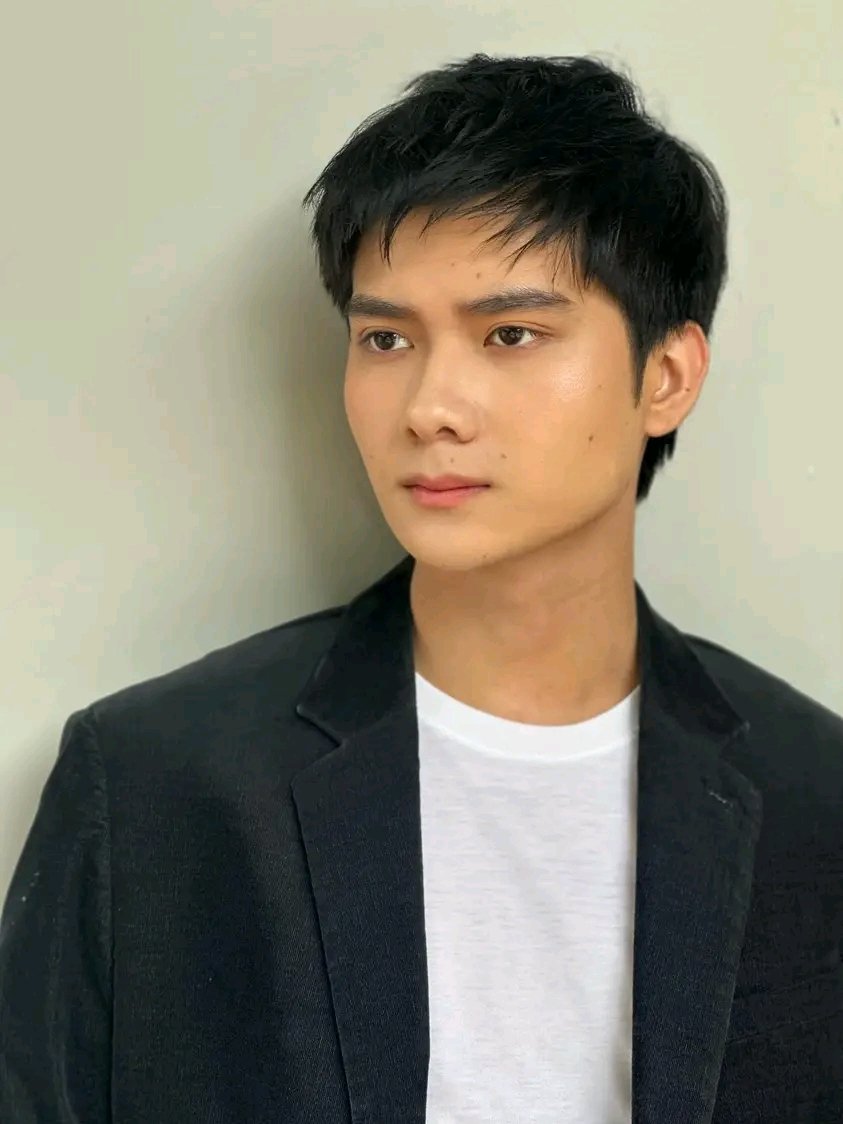 so pogi naman ng birthday boy, love u forevs boss h enjoy your day!!!

#HarveyBautista | <a href="/hrvbtsta/">H</a>