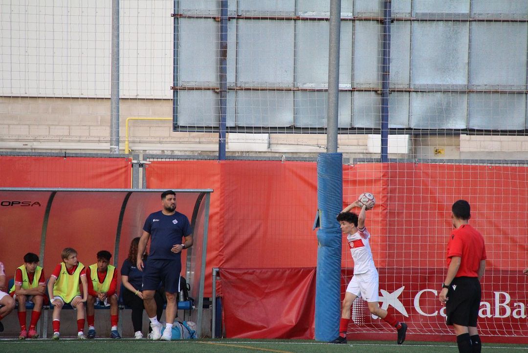 Es mejor ser criticado por un sabio que alabado por un necio.