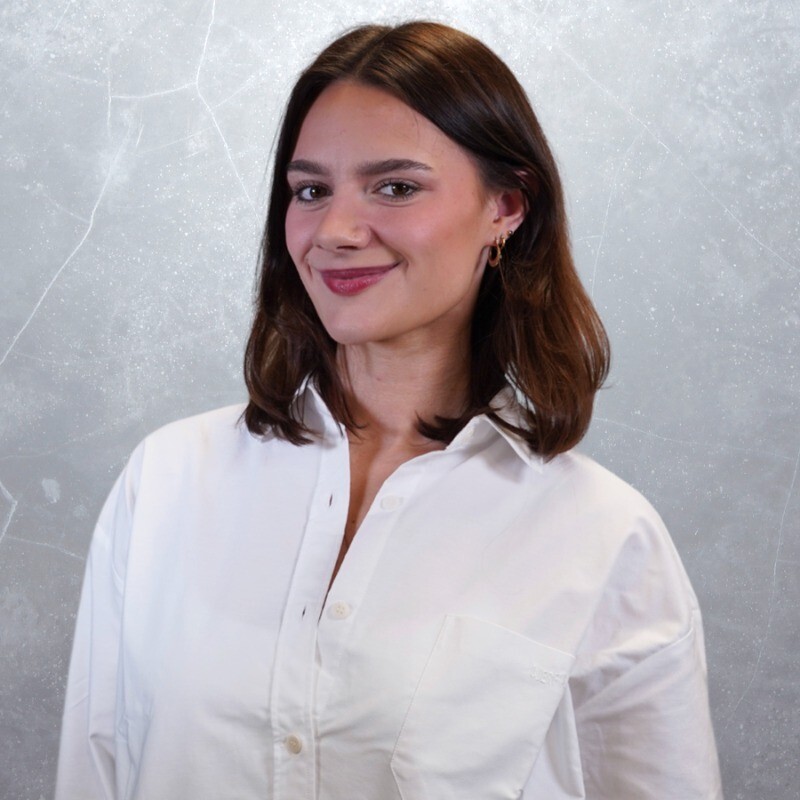 A big (belated) welcome to Lauren Kaminski, our new scriptwriting star! With 5+ years in content, copy, and digital strategy, she’s also a beauty writer, editor, and passionate storyteller, on and offline.