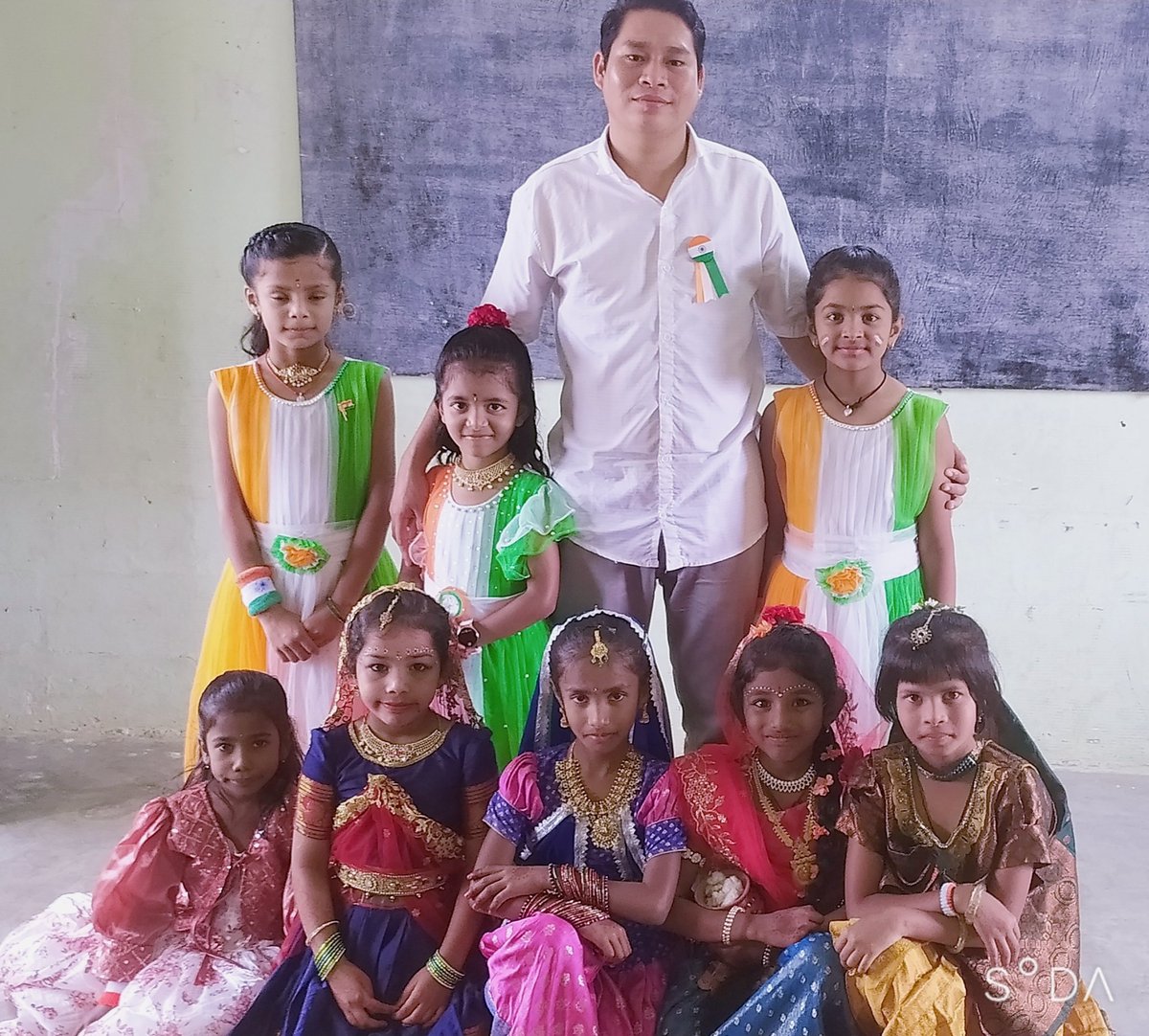 dharmajeetchak's tweet image. 🎉Happy 79th Independence Day! 😍😍

🙏May our country always be blessed with peace, prosperity and harmony.😇

📸Today&apos;s Independence Day Memories with my Students of Vedha International School, Kondapak, District: Siddipet in Hyderabad, Telangana State. ☺️