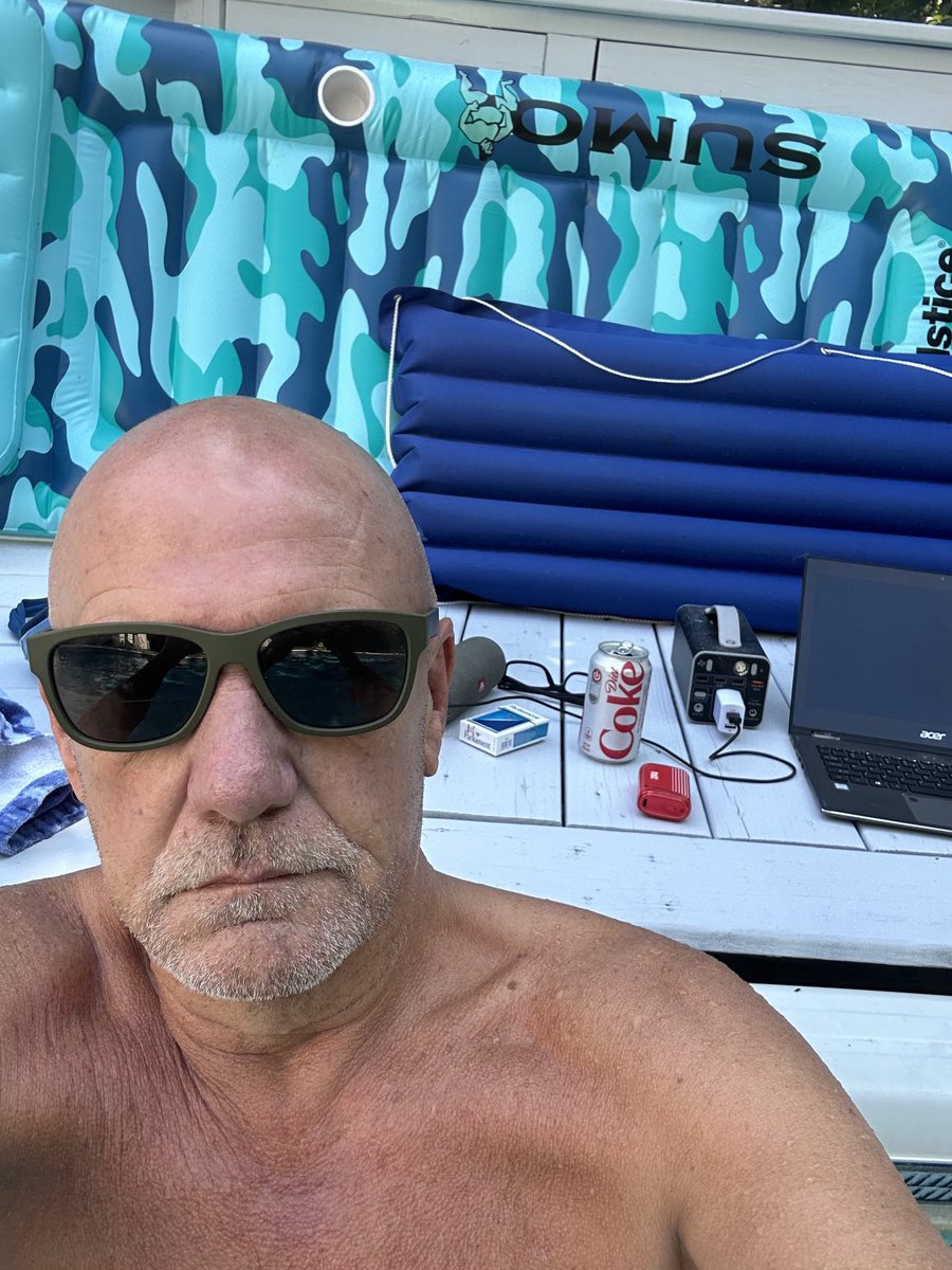 mcewdoug's tweet photo. Working from home today https://t.co/2mkRFVTyTr