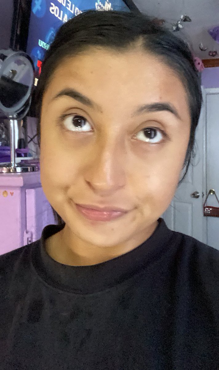 Gucci777please's tweet photo. Feeling chopped #brokey #chopped #breakingout #acne #facewash #LaRochePosay #cleannclear https://t.co/CBeBwW2H5Q