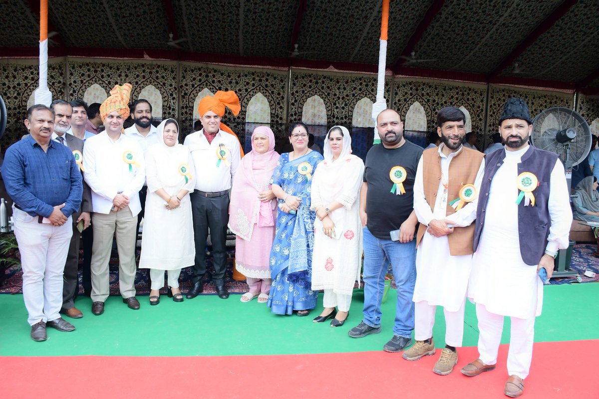 Glimpses of 79th Independence Day Celebrations at DPL Ramban 🇮🇳✨
The 79th Independence Day was celebrated with patriotic fervour at DPL Ramban <a href="/diprjk/">Information & PR, J&K</a> <a href="/Divcomjammu/">Divisional Commissioner Jammu</a> <a href="/RambanPolice/">District Police Ramban</a>