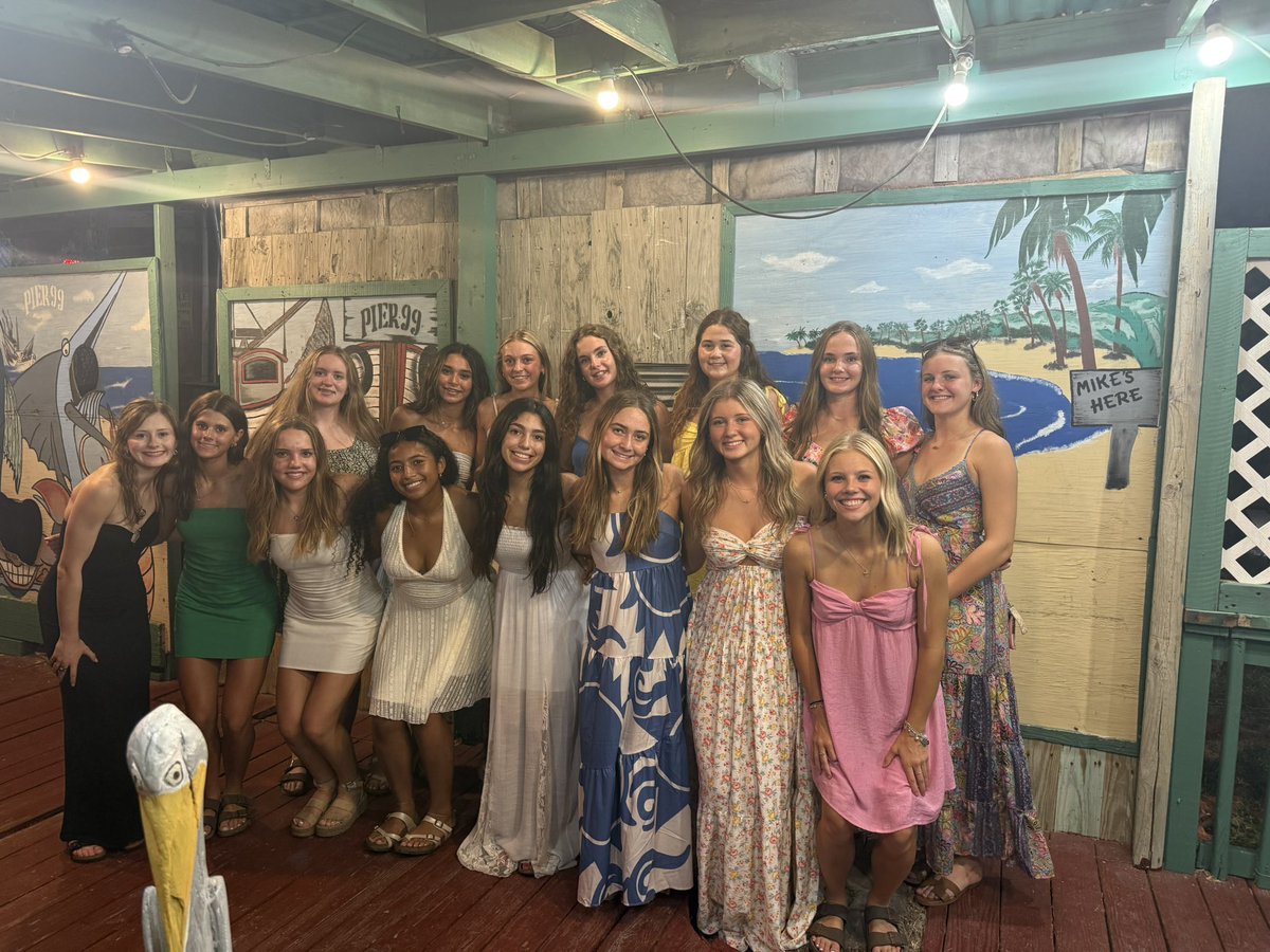 Life is good…this weekend at the beach! Team dinner before the girls hit the court and compete at the Corpus ISD tournament! 🏐💪🌊
