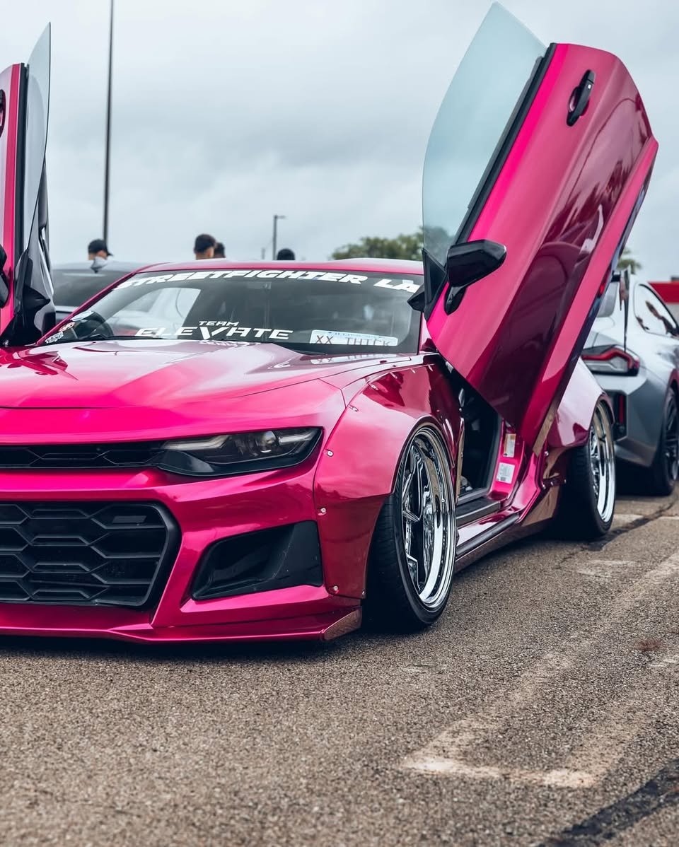 Earnhardt_Chevy's tweet image. #FrontEndFriday X #ChevyCamaro. 🤩 
📸: @nellytheblasian  
#ChevroletCamaro #CamaroWidebody
