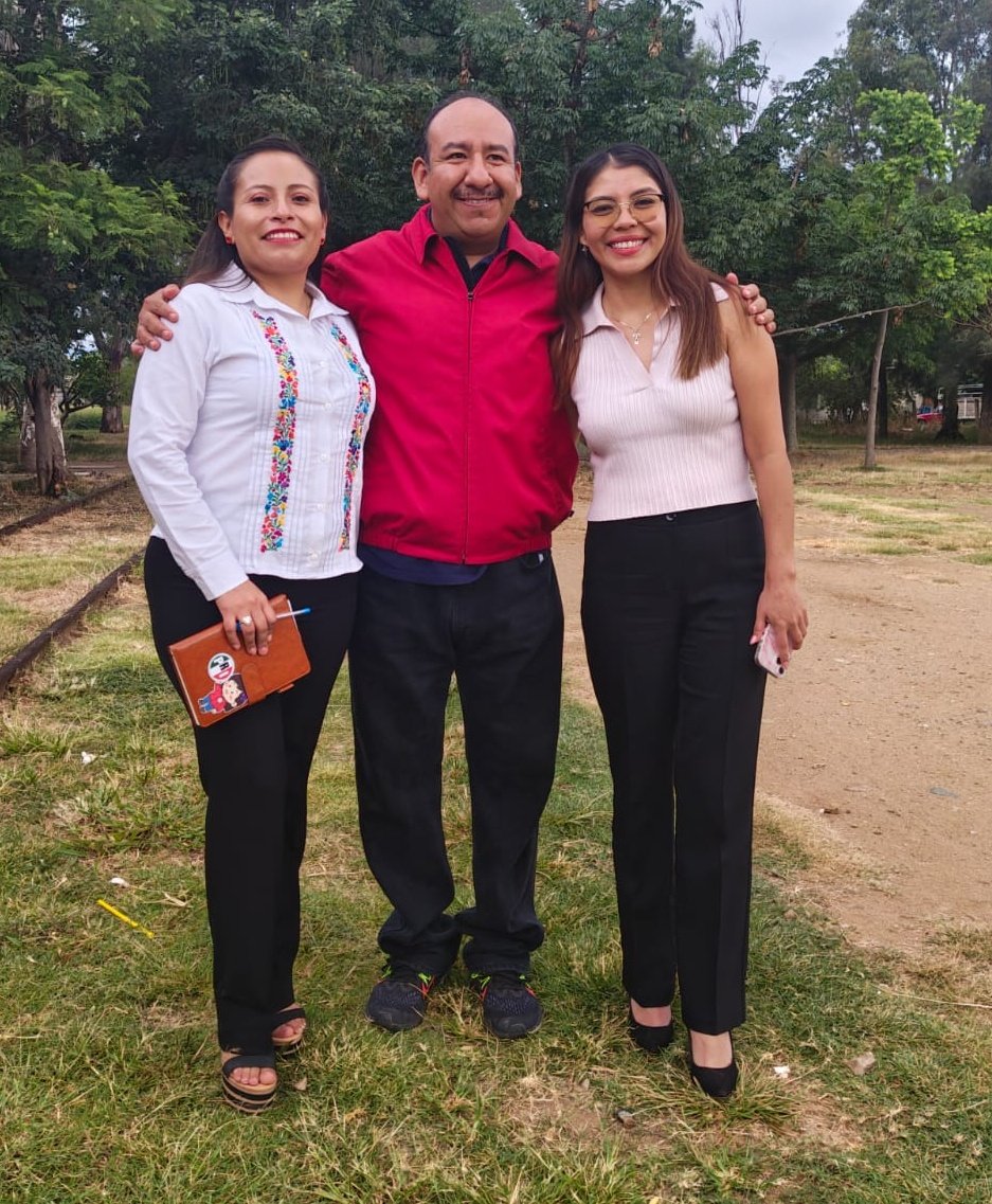 MiguelPachecoP's tweet photo. Agradezco a mi Presidenta y secretaria de @ONMPRIOax, Lic. Araceli Maldonado y @MaylethRangel por escuchar, atender y apoyar a las mujeres en el municipio de Ocotlán.

@alitomorenoc @caroviggiano @CarmelitaRicdzV @JesusMadridOax @Heliodoro_hcde @xitlalicceja @Javier_CasiqueZ https://t.co/Ieenltbqqq