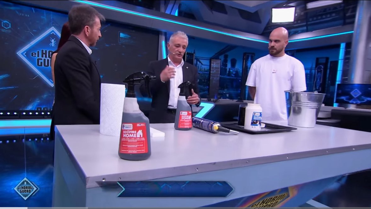 ¿¿Alguien sabe si se está utilizando este producto inventado por César Sallén en la extinción de incendios?? <a href="/EcofireFighting/">Ecofire Simon Global Distributor</a> 
youtu.be/ZWTliuDnhnw?si…