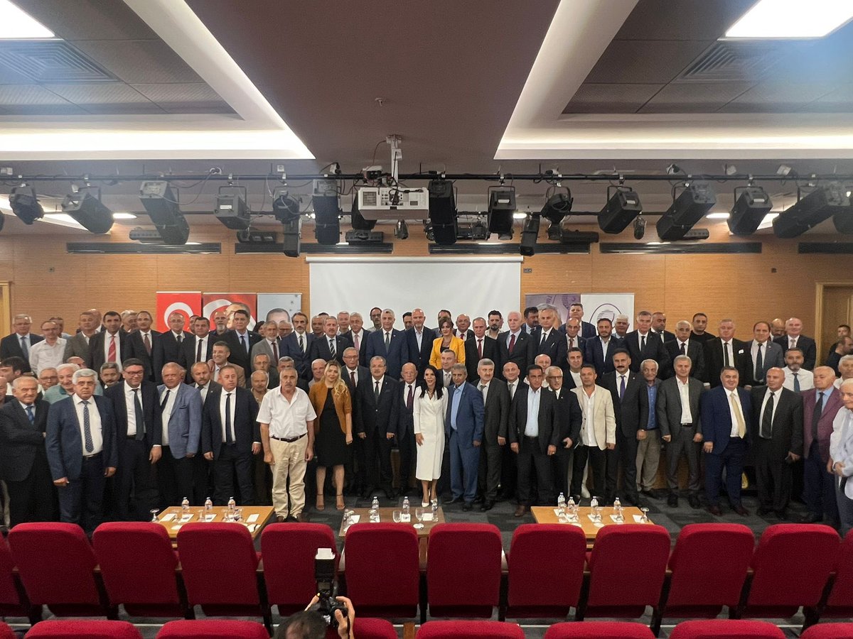 Ticaret Bakanımız Sn. Ömer Bolat, bugün ilçemiz Gaziosmanpaşa’da düzenlenen Türkiye Esnaf  ve Sanatkârları Konfederasyonu Marmara Bölge Toplantısı’na iştirak etti.
Kıymetli Bakanımıza nezaketleri için teşekkür ederiz.

TESK Başkanı Bendevi Palandöken, İstanbul Valimiz Sn. Davut