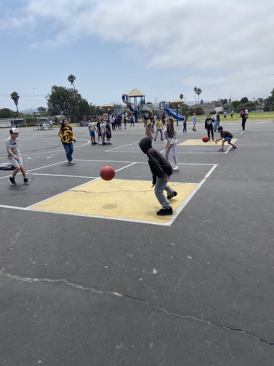 When your students ask you to “chismear” you know you’re trusted! Lunch recess supervision always brings fun connections 🌊🐬💙🤍🩵 <a href="/SBUSD_NEWS/">SBUSD NEWS</a> <a href="/Supt_SBUSD/">Jose A. Espinoza</a>