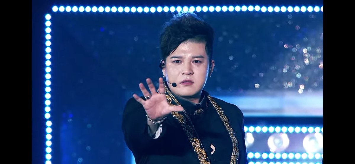 BearShindong's tweet photo. No podemos negar que Shin es preciso, pero en el SS5 se veía AÚN MÁS HERMOSO. 

LO AMOOO

#슈퍼주니어25 #슈퍼주니어 #SuperJunior25 #SUPERJUNIOR https://t.co/TzoUiofPVI