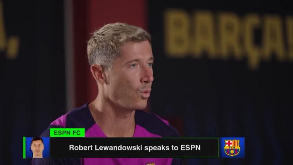 ActuFoot_'s tweet image. 🚨 « 𝗟𝗘 𝗥𝗘𝗔𝗟 𝗠𝗔𝗗𝗥𝗜𝗗 𝗥𝗘𝗦𝗦𝗘𝗡𝗧 𝗟𝗔 𝗣𝗥𝗘𝗦𝗦𝗜𝗢𝗡 𝗣𝗢𝗨𝗥 𝗧𝗥𝗢𝗨𝗩𝗘𝗥 𝗨𝗡 𝗝𝗢𝗨𝗘𝗨𝗥 𝗖𝗢𝗠𝗠𝗘 𝗟𝗔𝗠𝗜𝗡𝗘 🇪🇸. 💎

𝗠𝗔𝗜𝗦 𝗝𝗘 𝗣𝗘𝗡𝗦𝗘 𝗤𝗨𝗘 𝗖’𝗘𝗦𝗧 𝗜𝗠𝗣𝗢𝗦𝗦𝗜𝗕𝗟𝗘. » ❌

Robert Lewandowski 🇵🇱 conseille aux Madrilènes de « suivre leur…