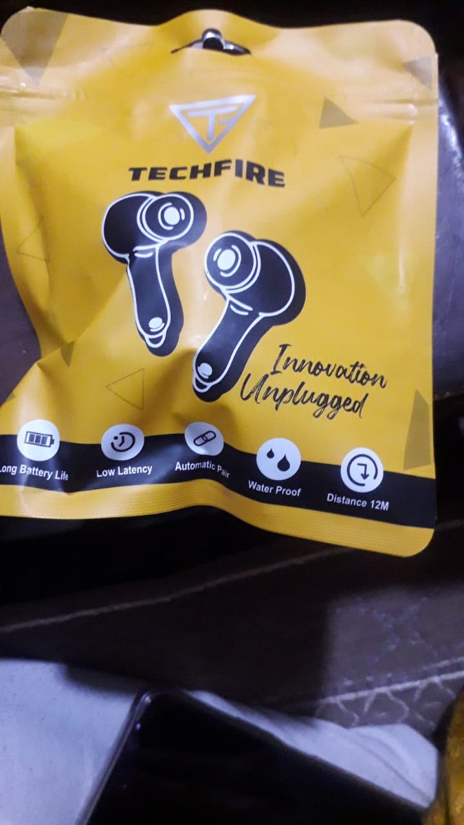 Anurag6261's tweet photo. i order boat earbuds immortal 121 with a price of 350 on sale but got something local brand earphone from digihaat i also raise a complaint about it on the same day but did get any reponse also the number is of no use which is ,ig the store  is Dealbooth @DiGiHaat , @CimGOI https://t.co/wy7VirwxgK
