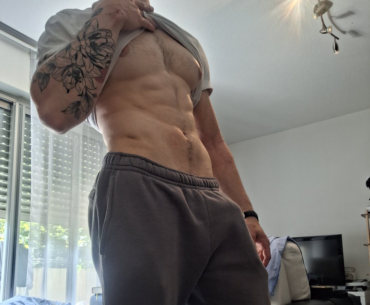 Prepared myself for gym all for it to be closed 🦖🦖🦖🦖