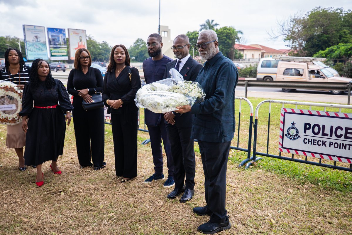 GLICOLife's tweet photo. Our Founder and Executive Chairman, Dr. Kwame Achampong-Kyei, together with our Group CEO, Mr. Edward Forkuo Kyei, CEO's and Managing Directors, laid wreaths at the Jubilee House in honour of our fallen heroes.
#Ghanamourns
#GLICOLife
#GLICOCares https://t.co/U40bDjxwDJ